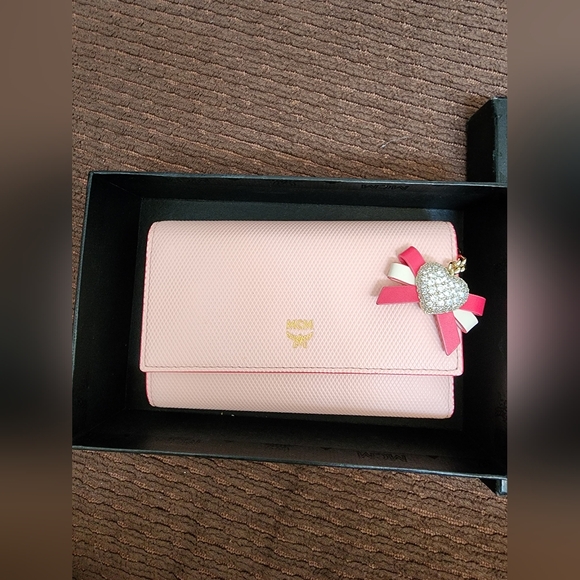 MCM Mina Heart Charm Medium Three-Fold Wallet - Picture 2 of 10